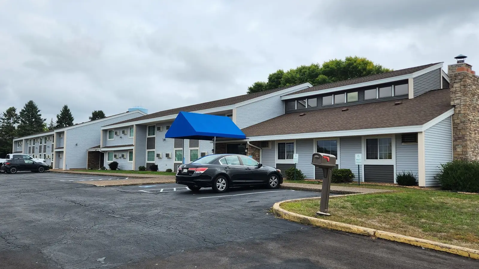 Attractive Hotel Exterior