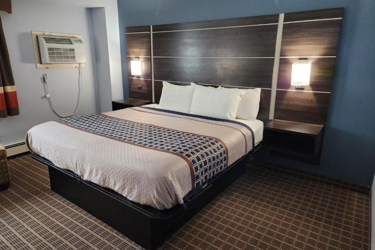 Modern Hotel Room